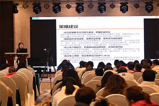 1223新闻:文教授讲座-02