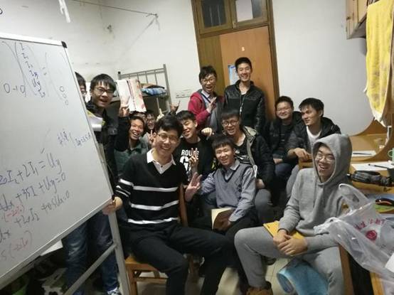 é•¿ç†å¦éœ¸å¯å®¤é‡Œå¼€â€œåŸ¹è®ç†ç级仅有4人挂科