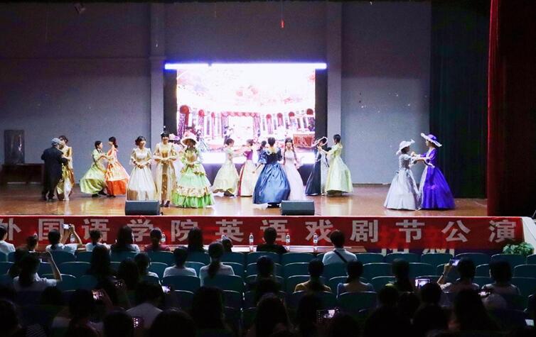 英语戏剧节点“燃”校园英语风 英语戏剧节点“燃”校园英语风